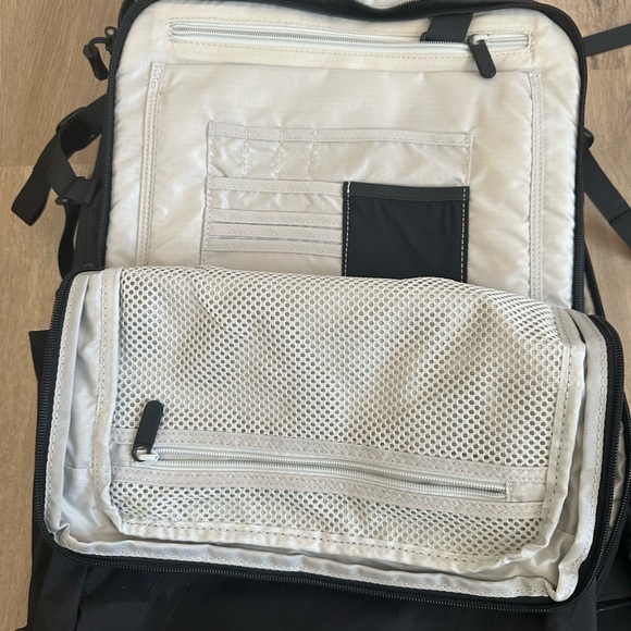 Tortuga Outbreaker Backpack 35L Black Laptop Travel International Carry-on - Picture 3 of 10